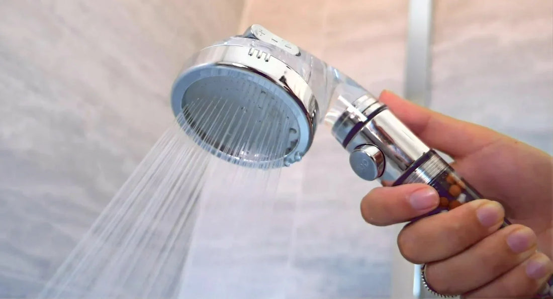 Pommeau de douche à main avec flexible pour un rinçage ciblé et une portée étendue